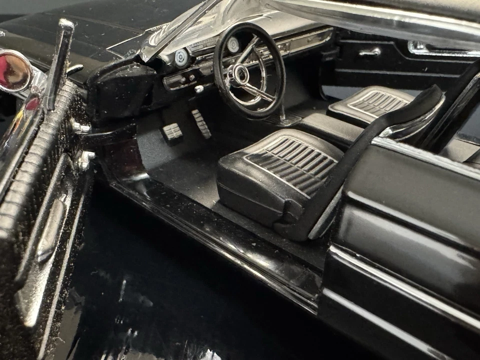 MIB 1964 Ford Galaxie 500 Black 1:18 Man In Black Sun Star “ Damaged / Read “ - Image 4 of 4