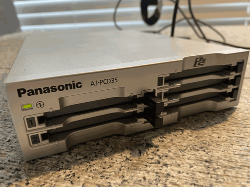 Panasonic AJ-PCD35P 5-Slot tragbares USB P2 Laufwerk Leser mit Adapter & Datenkabel