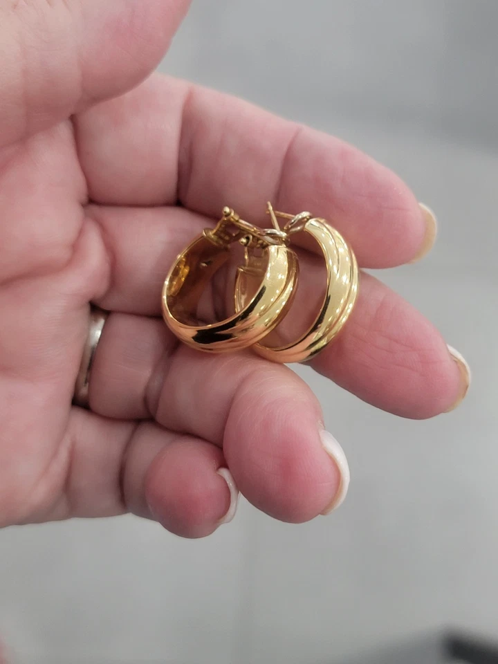 18k Milor Italy Yellow Gold Swirl Ribbed Hoop Earrings  3.7 G 7/8" Omega Back - Image 2 of 4