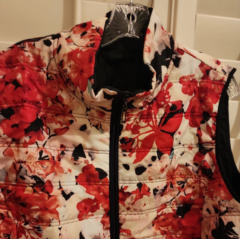 Chaleco acolchado detallado Onque Casuals para mujer 2XL rojo intrincado diseño floral Foto 2 de 4