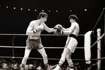 Boxing Barry McGuigan v Esteban Eguia at the Royal Albert Hall Old Photo 3