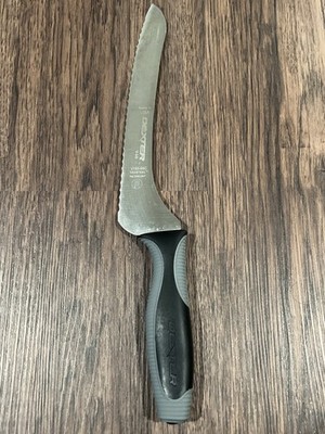 Dexter Russell V-Lo 9'' Scalloped Offset Bread & Sandwich Knife NSF