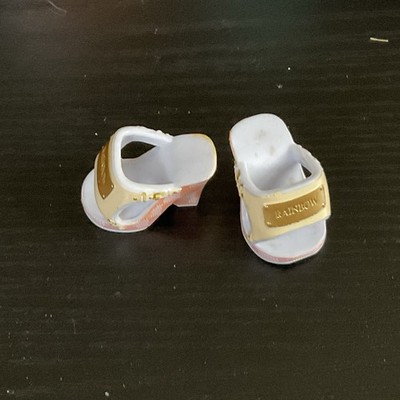 2022   Rainbow High Simone Summers Pacific Coast Shoes