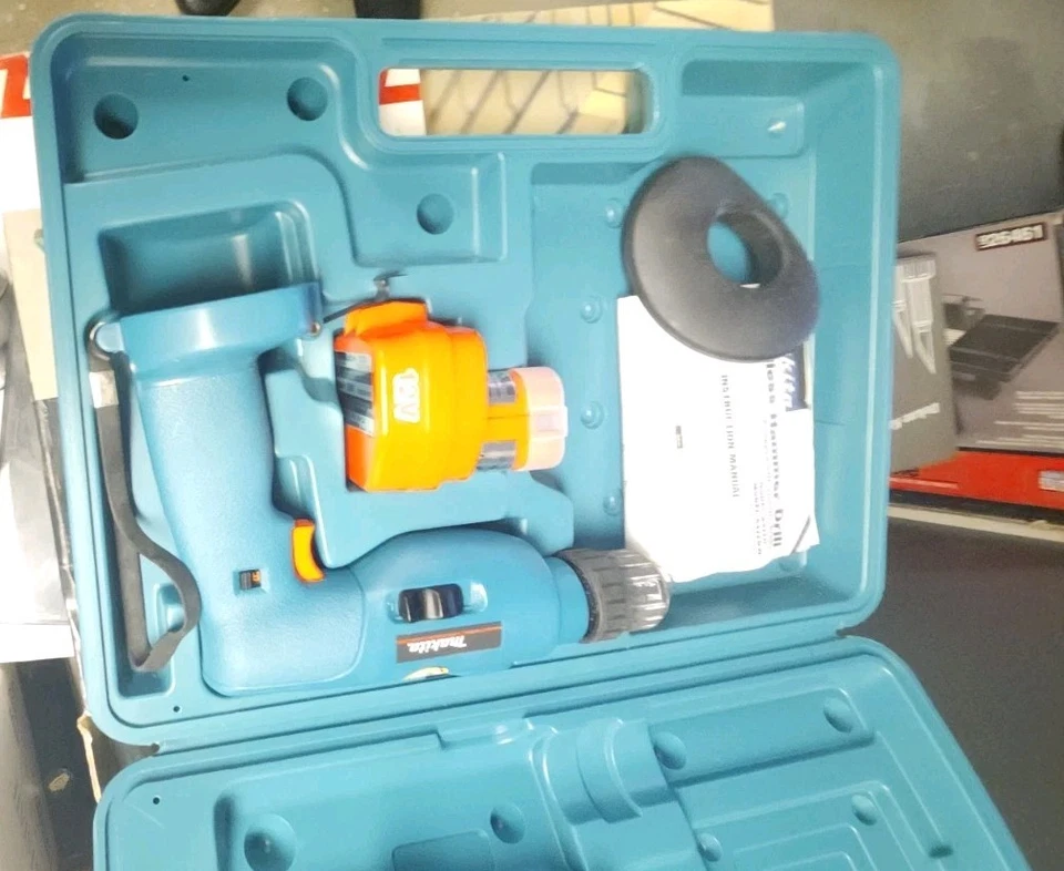 Makita 5 Power Tools, 3 Batteries, Charger & Case Drills Saws, (SM9)  - Image 2 of 4