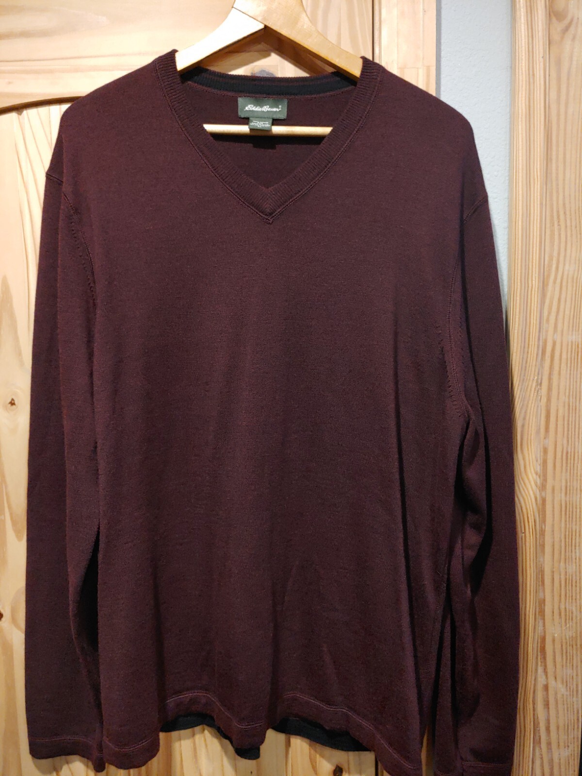 EDDIE BAUER Mens 100% Merino Wool Burgundy Maroon V-Neck Sweater Size XL