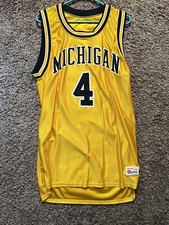 CHRIS WEBBER VINTAGE MICHIGAN JERSEY AND SHORTS SET (GREAT CONDITION)