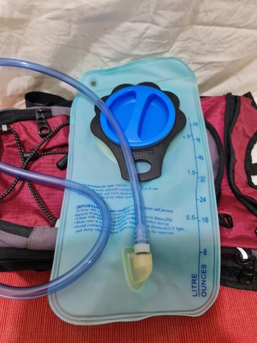 Euro hike aqua 8 Individual Hydration System 1.5L in excellent condition - Picture 3 of 22