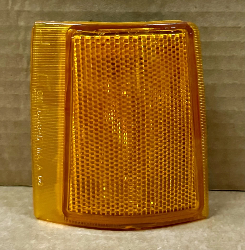 Marcador delantero GM #5977463 - lado del conductor - GMC C1500/C2500/C3500 Foto 2 de 4