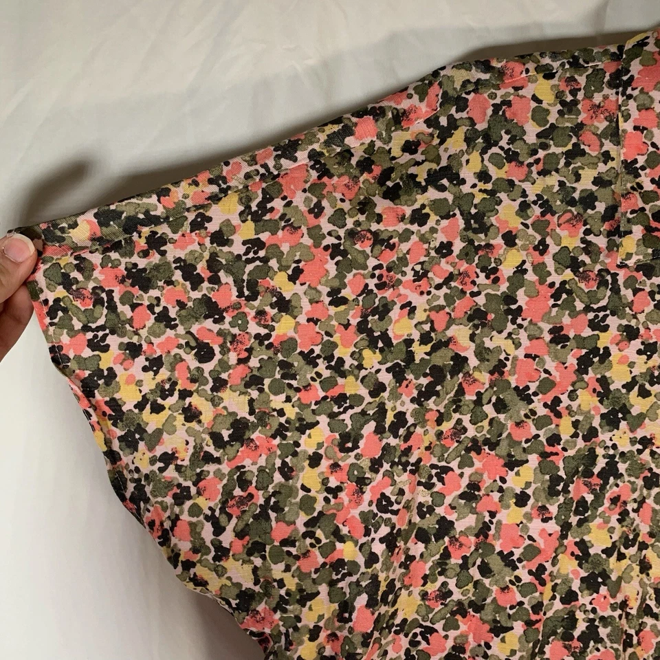 Top Nine West verde rosa estampado manga corta recortado con botones Foto 3 de 4