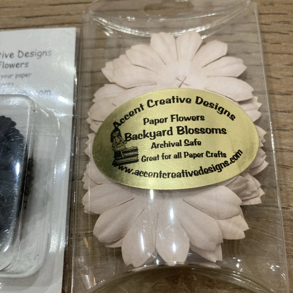 Accent Creative Designs Paper Flower Lot - Image 4 of 4