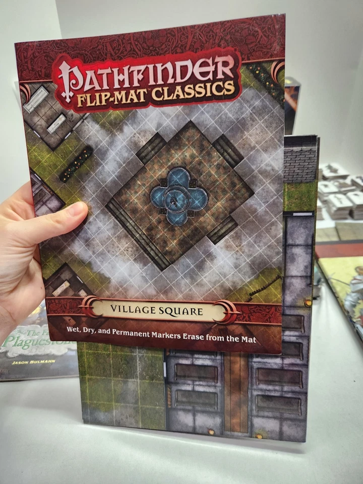 Lote de juegos de rol Pathfinder - Caja para principiantes, libros básicos, alfombrillas abatibles, Plaguestone, libros de reglas Foto 2 de 4