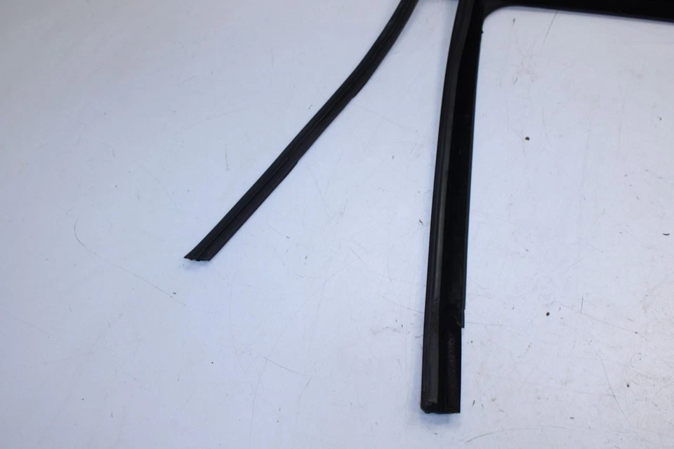 Canal de funcionamiento de ventana de puerta trasera izquierda Mercedes-Benz ML350 12-15 con correa resistente al clima Foto 3 de 4