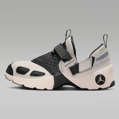 Nike Women's Jordan Trunner LX “Light Orewood Brown” (HQ2164-102