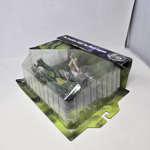 Universal Monsters Creature from the Black Lagoon Kay Lawrence Diamond Select - Picture 5 of 13