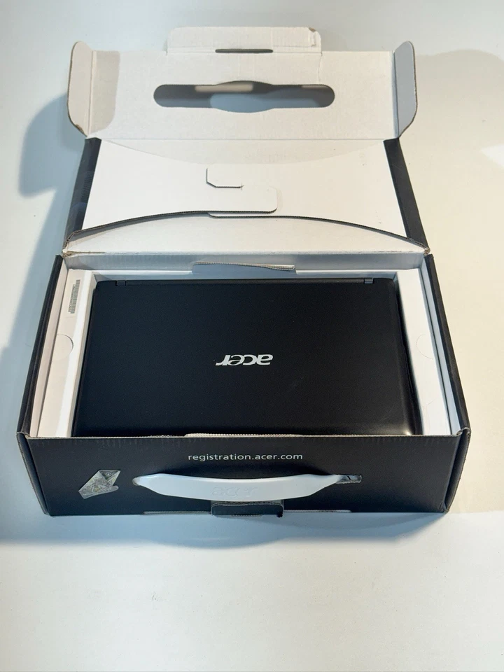 Acer Aspire ONE 532h-2588 10.1in. Netbook - Image 2 of 4