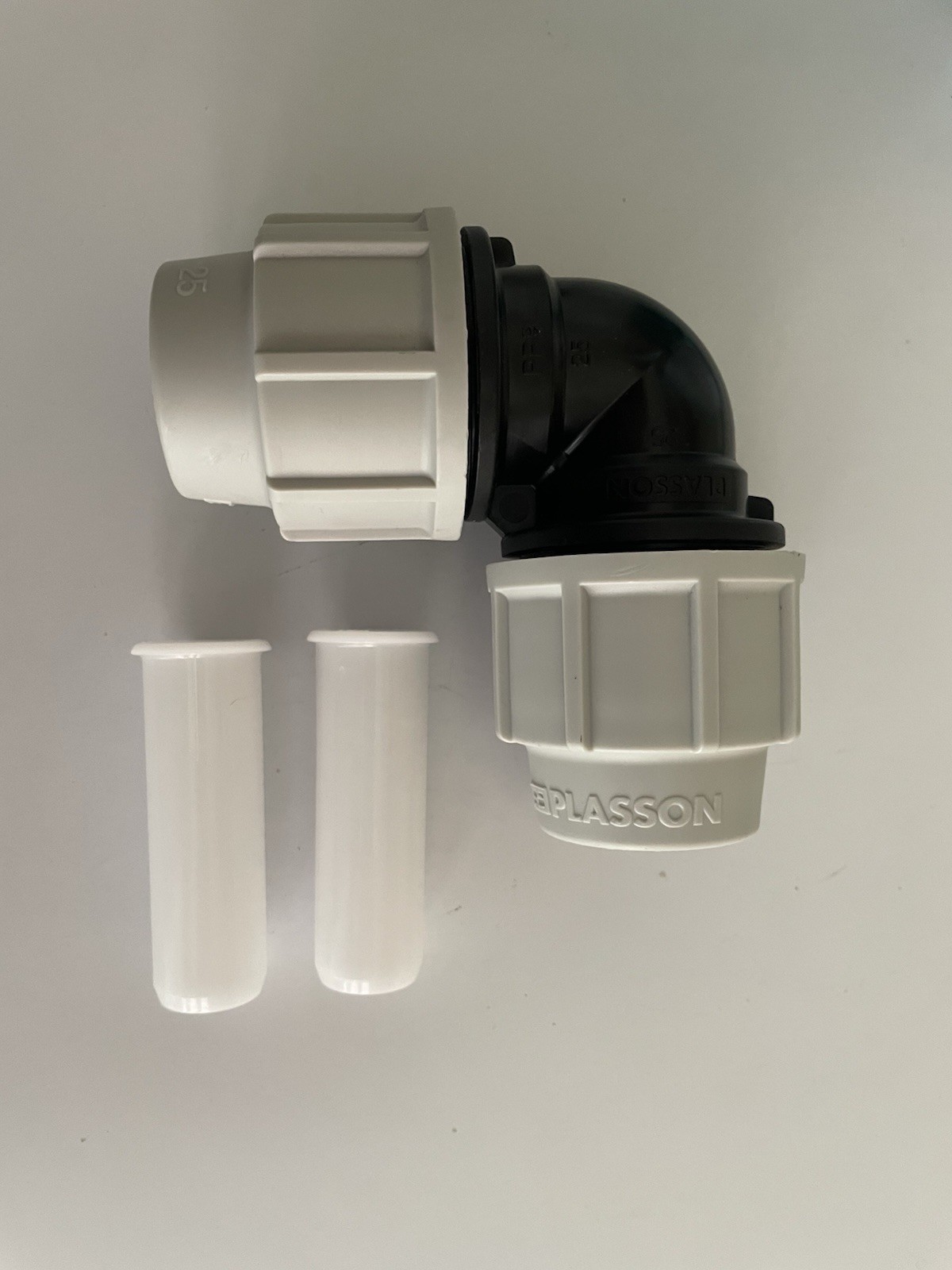25mm MDPE 90 Degree Elbow c/w 2 Pipe Inserts…Plasson 7050