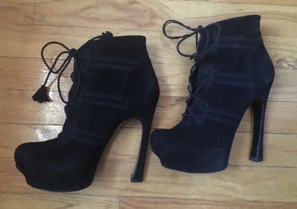 Botas con cordones de gamuza vintage Yves Saint Laurent Lynn años 90 Foto 2 de 4