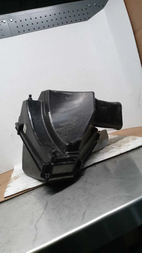 Used Air Cleaner Assembly fits: 2018 Cadillac Cts 2.0 Grade A - Image 2 of 4