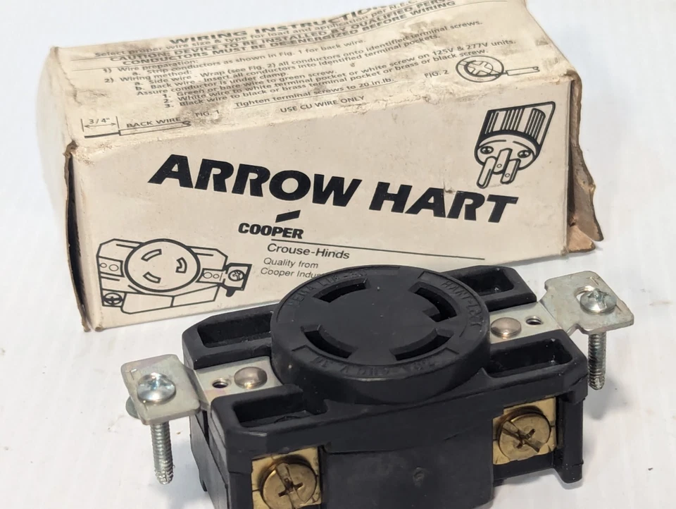 Set of 2 Arrow Hart AH6532 Locking Plug and AHL1630R Locking Receptacle (Wall) - Image 4 of 4