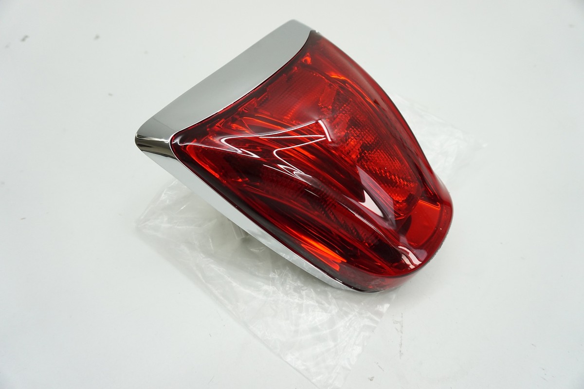 VESPA PRIMAVERA SPRINT 50 125 150 Rear brake tail light 642946 | eBay