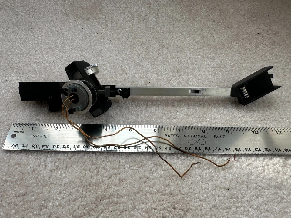 Brazo Miracord, con base, cableado, contrapeso, componentes de ajuste PIEZAS Foto 3 de 4