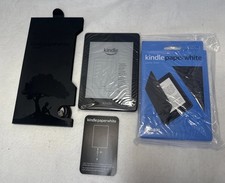 Amazon Kindle Paperwhite 10th Gen , 32GB WiFi E Reader Bundle Case Sealed