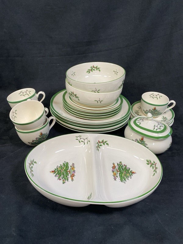 Spode Christmas Tree plates, bowls, and accessories. 25 pieces. EUC. L@@K!