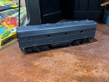 HO Scale Athearn Undecorated F7B diesel locomotive dummy