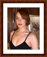 Emma Stone 8.5 x 11 Candid Color Unframed Photograph Collectable Art Print