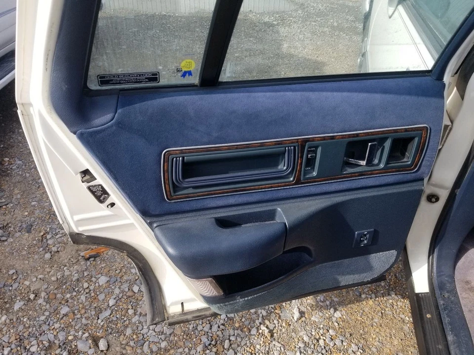 93 1993 BUICK ROADMASTER DOOR TRIM PANEL REAR LEFT DRIVER BLUE  Foto 3 de 4