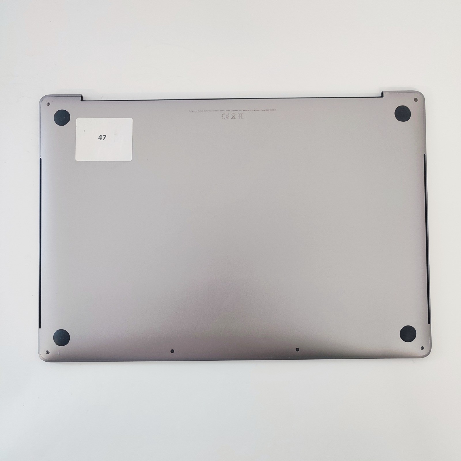 MacBook Pro A2141 (2019) grigio siderale poggia palmi grado C scandinavo 47 foto 2