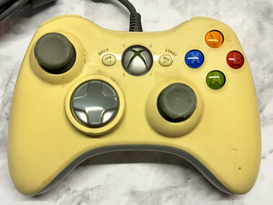 Microsoft Xbox 360 Wired Controller White – Heavy Wear, Yellowing, As-Is - Image 2 of 4