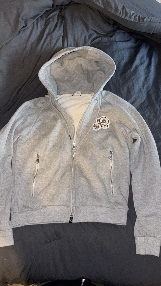 SUDADERA CON CAPUCHA MONCLER | DOBLE LOGO | 100% AUTÉNTICA | PEQUEÑA Foto 2 de 4