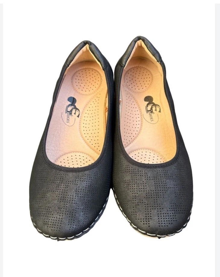 GC Comfortable Womens Kiana Perforate Round Toe Flat Size 9.5