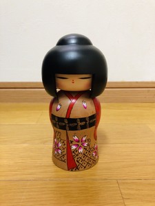 muñeca japonesa madera