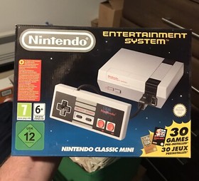Nintendo Mini NES Classic Edition Collectable 30 Games 2 Controllers Classic