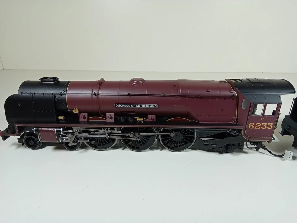 HORNBY R2985 LTD ED OO GAUGE - A DUCHESS AT CARLISLE TRAIN PACK BARRY J FREEMAN - Image 2 of 4
