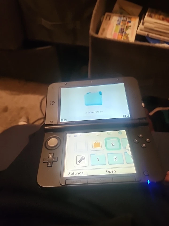 Sistema de jogos portátil Nintendo New 3DS XL 4GB - Preto - Imagem 2 de 4