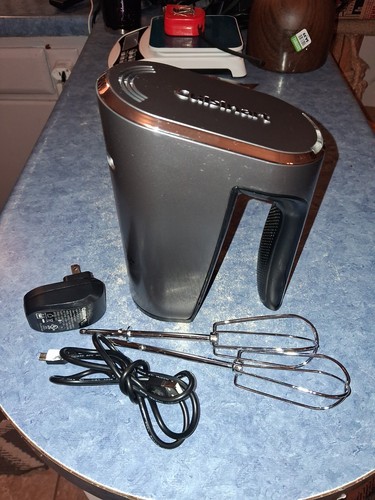 Cuisinart RHM-100 EvolutionX Cordless Rechargeable Hand Mixer Works Perfect!