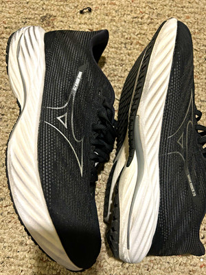 Mizuno Wave Rider 28 Men s Black/White Low Top Lace Up Running Sneakers