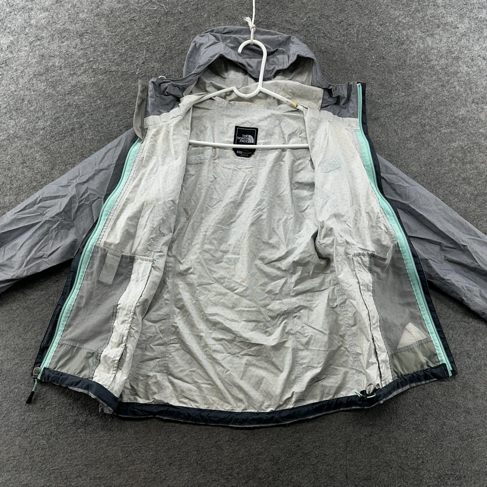 north-face full zip hyvent 2.5l windbreaker rain coat jacket