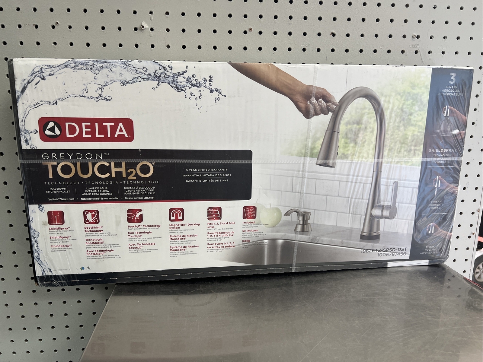 NEW SEALED!! Delta Greydon TOUCH2O PullDown Kitchen Faucet Silver
