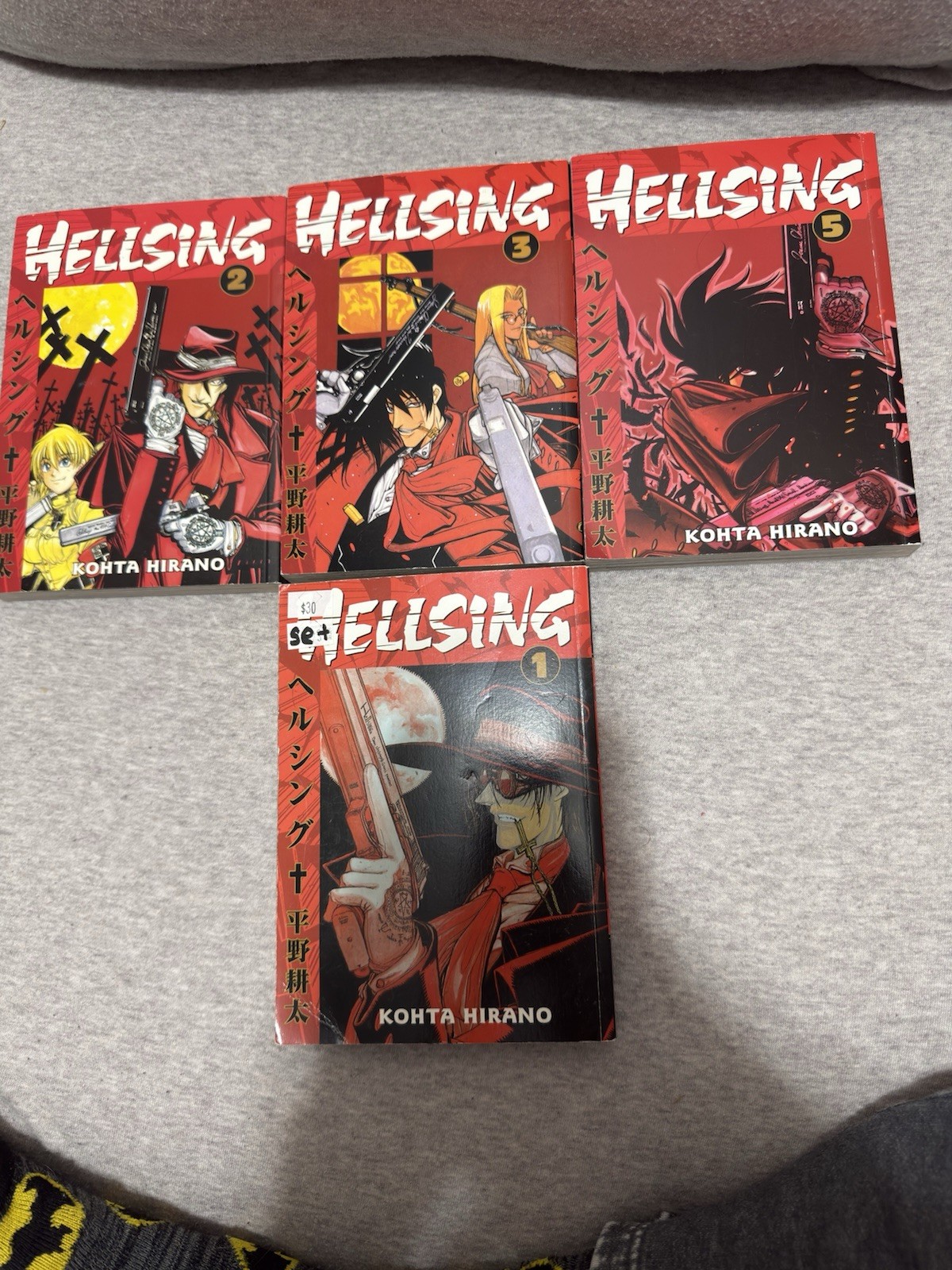 Lote Manga Hellsing Vol 1, 2, 3 y 5 por Kohta Hirano Juego Inglés