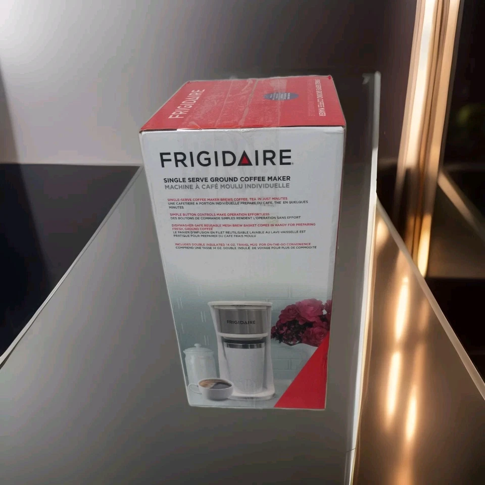 Frigidaire Retro 1-Cup Single Serve Coffee Maker + Travel Mug - New - Image 4 of 4