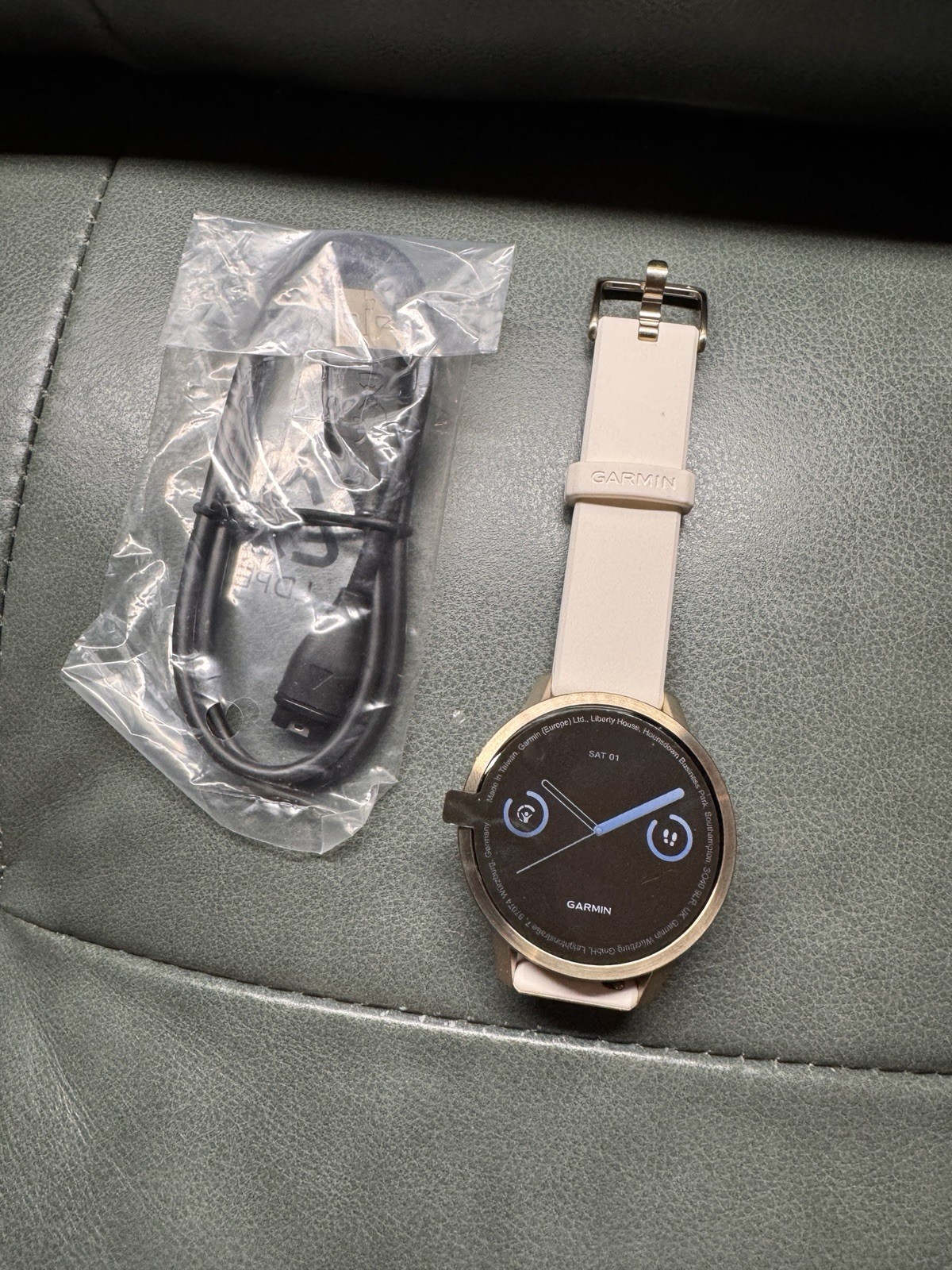 Garmin Venu 4 - 41mm Lunar gold (100% Authentic Or Money back)