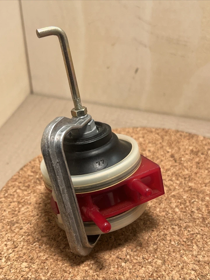 Mercedes Part# 1078002475-OEM/NOS Vacuum Actuator  - Image 2 of 4