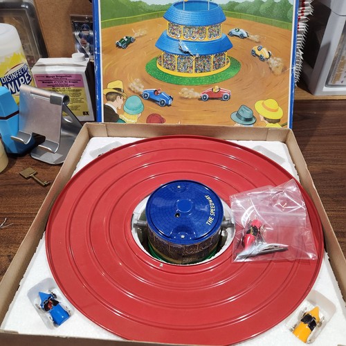 SCHYLLING SPEEDWAY AUTO RACER TIN WIND UP RACE TRACK WITH CARS
