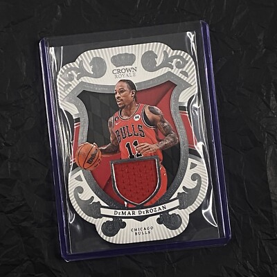 2024 PANINI-CROWN ROYALE NBA-COAT OF ARMS-DEMAR DE ROZAN-DIE CUT PATCH-BULLS