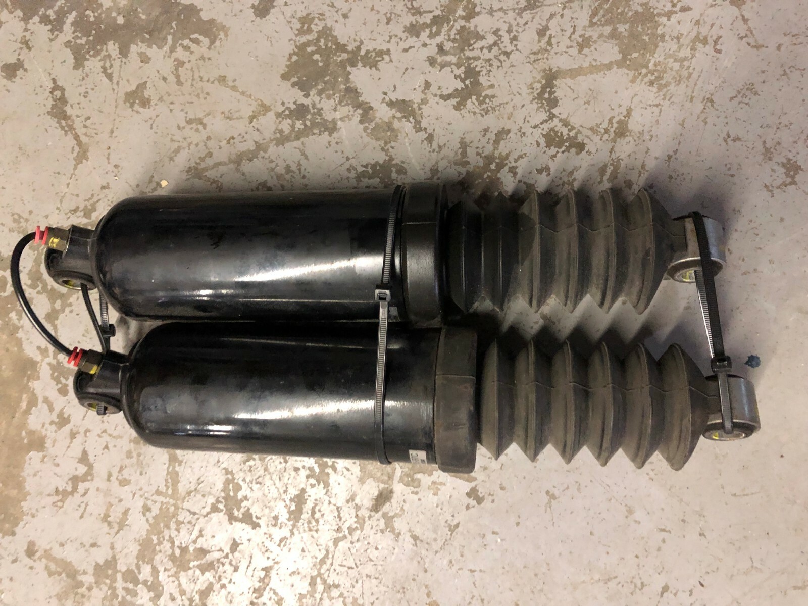 04 Harley Davidson Road King Shocks Showa 5456597C eBay