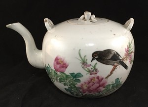 ANTIQUE CHINESE SIGNED PORCELAIN TEAPOT HANDPAINTED ROSE AND BIRD DECORATION